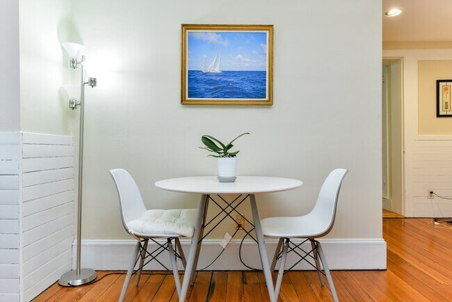 Building Photo - 49 Beacon St