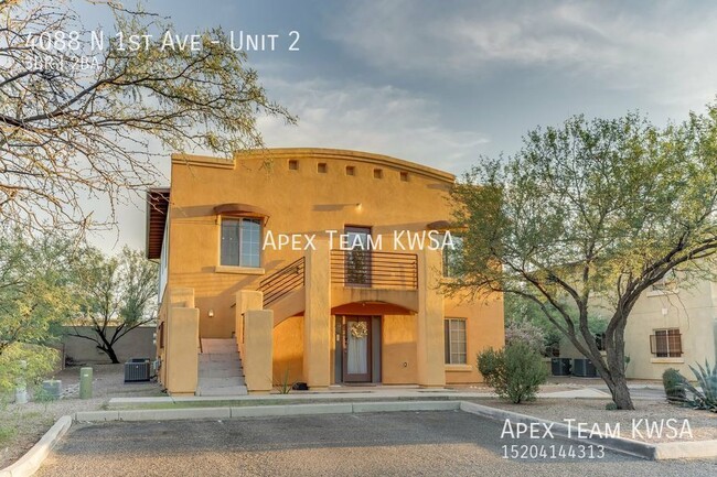 Building Photo - $1170 - Beautiful 3 Bed | 2 Bath Upstairs ...