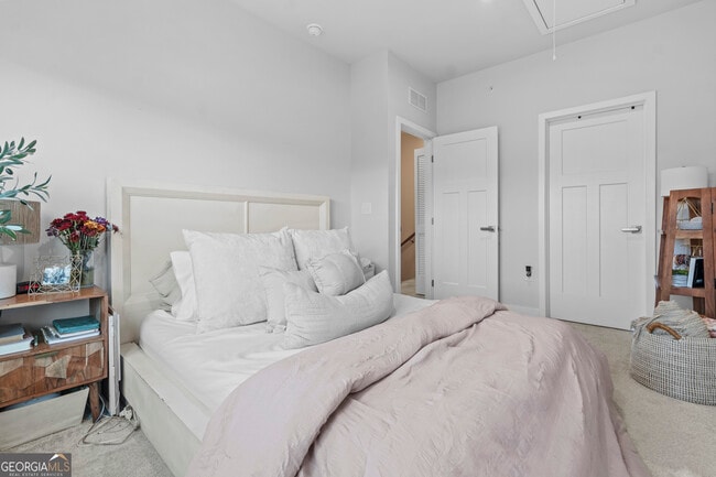 Building Photo - 205 Climbing Ivy Cir