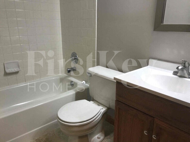 Building Photo - 1248 Mendoza Dr