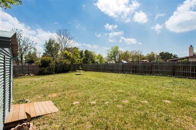 Building Photo - 814 Lantana Dr