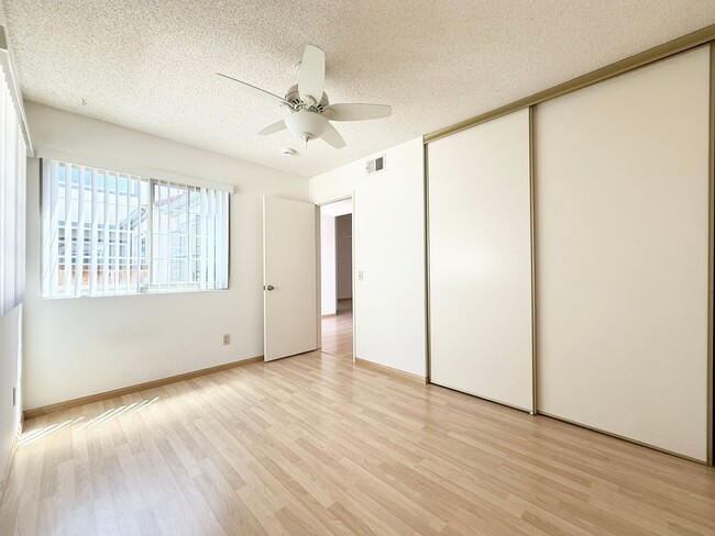 Building Photo - Single Story Townhome in Escondido!