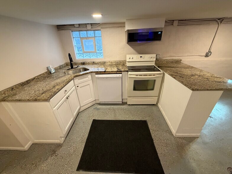 Building Photo - 4123 N Narragansett Ave