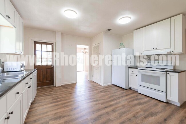 Building Photo - 117 Post Oak Dr