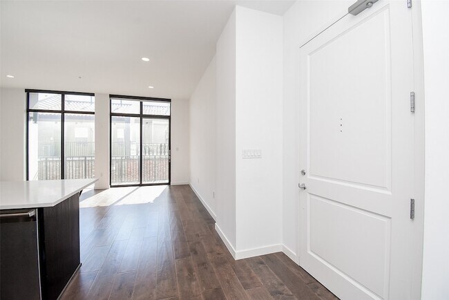 Building Photo - 4820 Caroline St
