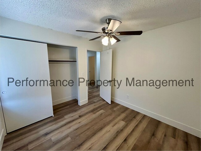 Building Photo - Newly Remodeled 4 Bed/2 Bath SW Bakersfiel...
