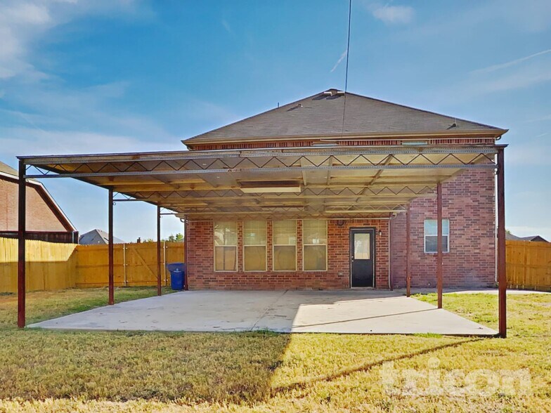 Building Photo - 2705 Lauren Way