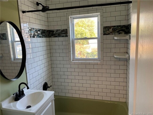 Building Photo - 213 Larkin Ct