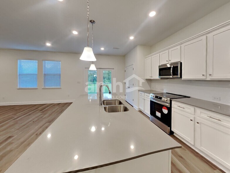 Building Photo - 27192 St Andrews Ave