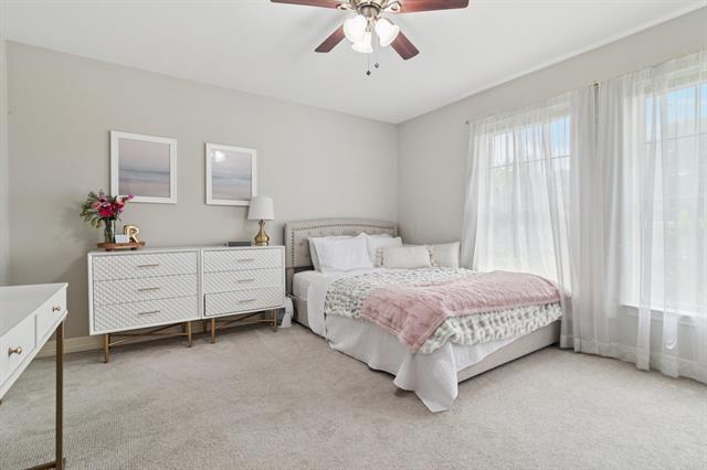 Building Photo - 16435 Red Oak Cir N