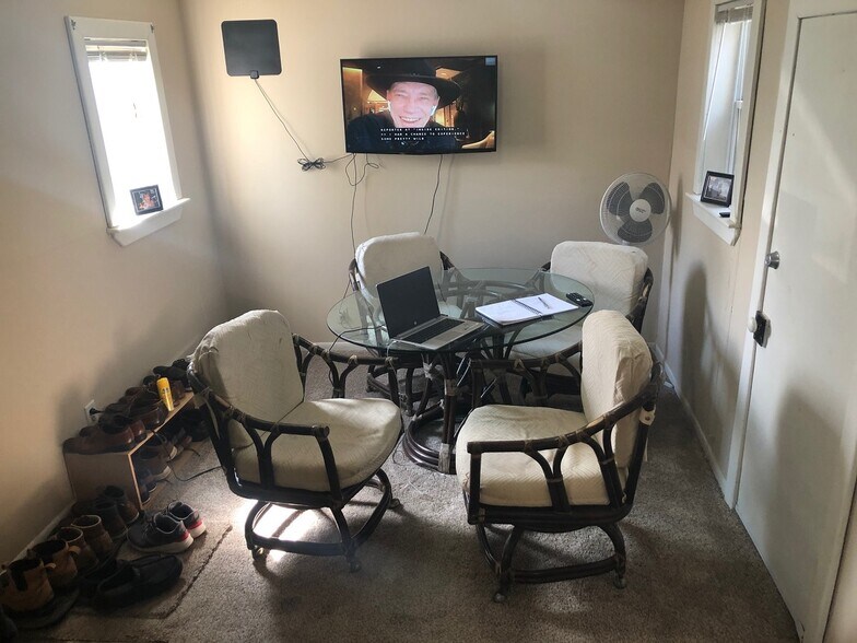 Building Photo - 510 Holcombe St S