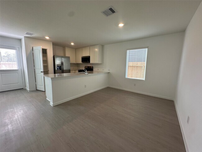 Building Photo - 13310 Rayhill Dr