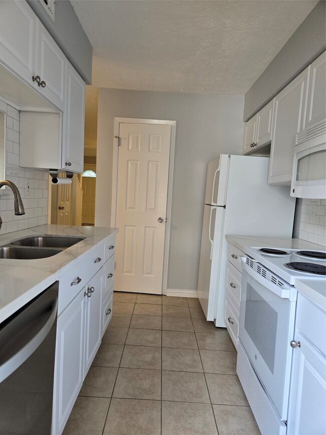 Building Photo - 1503 Ramada Dr