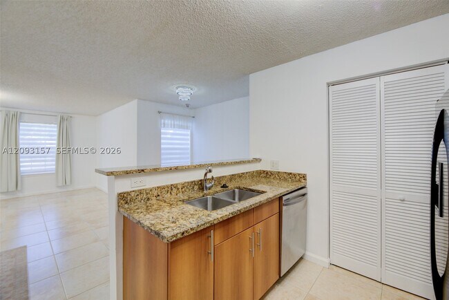 Building Photo - 1020 Crystal C