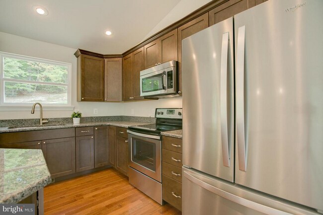 Building Photo - Sought After Aquia Harbour