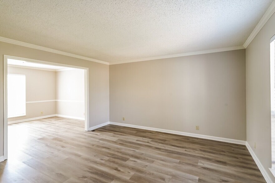 Building Photo - 905 Traceton Ct