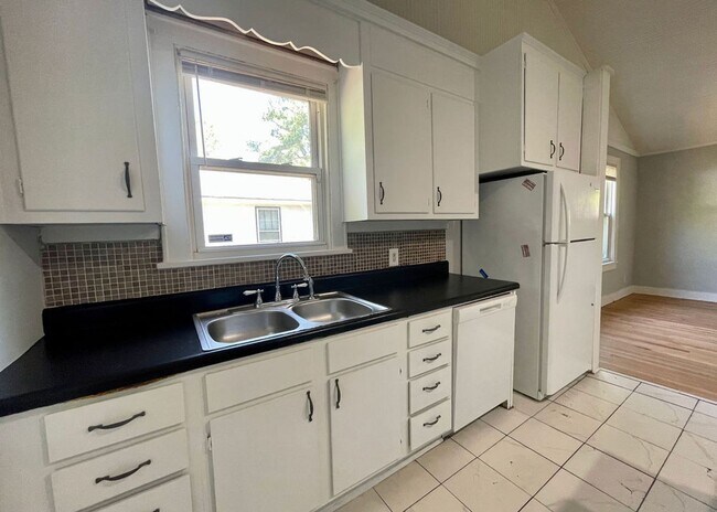 Building Photo - Available now. Totally remodeled 3 BR/2 BA...