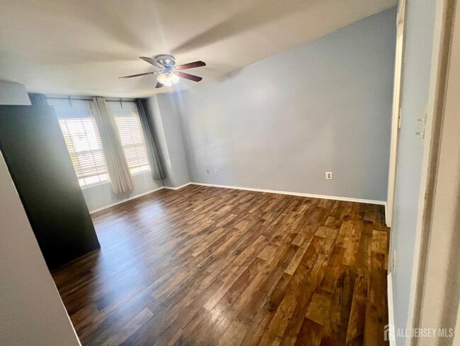 Building Photo - 404 Draco Rd