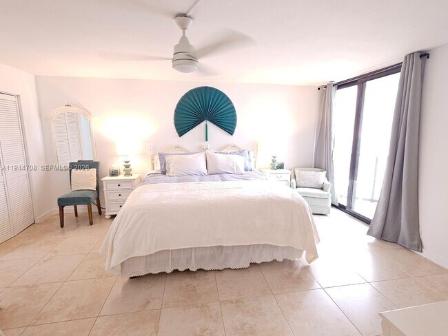 Building Photo - 5420 N Ocean Dr