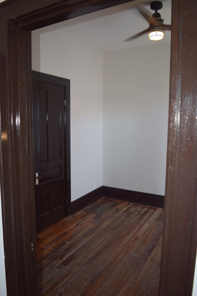 Building Photo - 1131