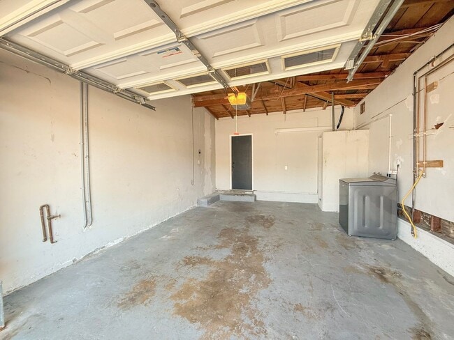 Building Photo - Spacious 4BR/2BA Home in Lemon Grove with ...