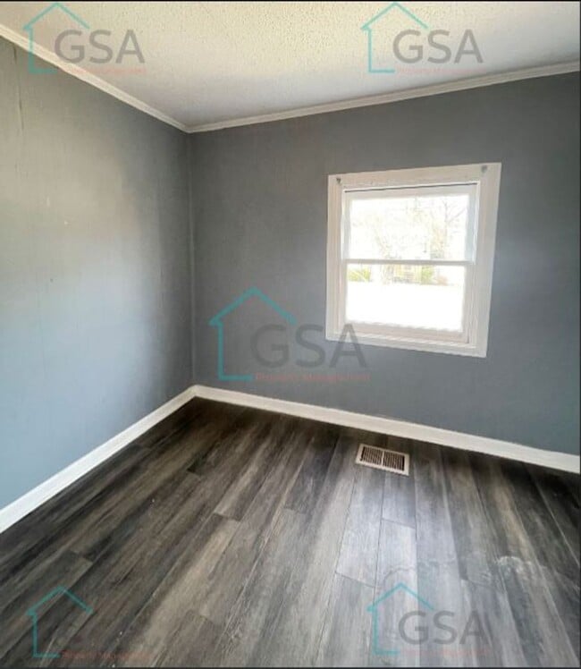 Building Photo - 2 Bedroom 1 Bath MOVE IN SPECIAL 1/2 OFF FIRST MONTH'S RENT