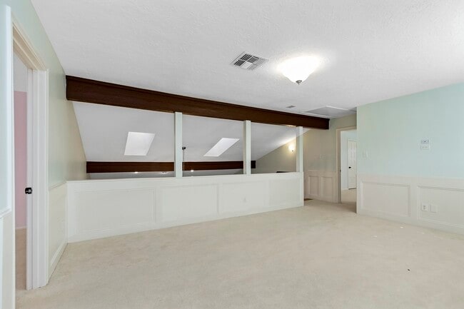 Building Photo - 5511 Greentree Dr