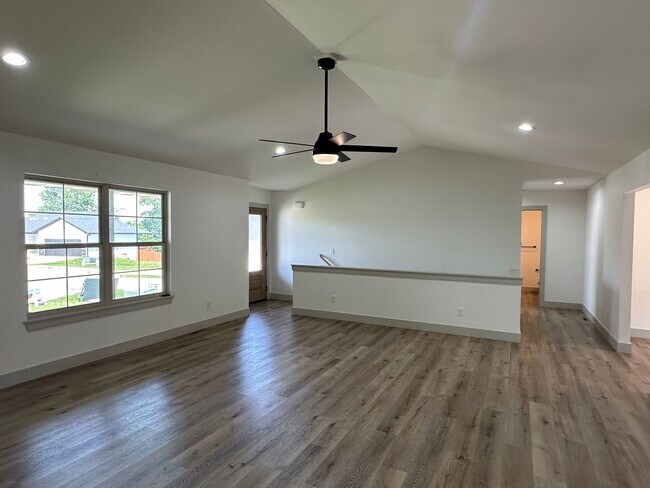Building Photo - Now Accepting Applications – 4 BED 3 BATH | Summit Pass Subdivision | Waynesville School District