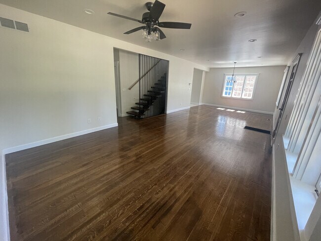 Building Photo - 616 Illinois St