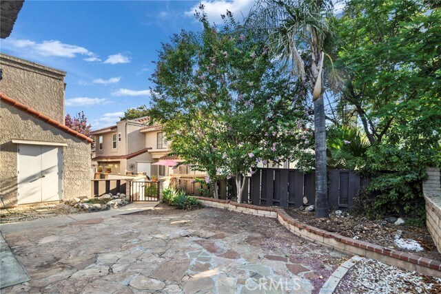 Building Photo - 9764 Huntington Dr