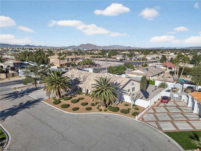 Building Photo - 363 E Robindale Rd