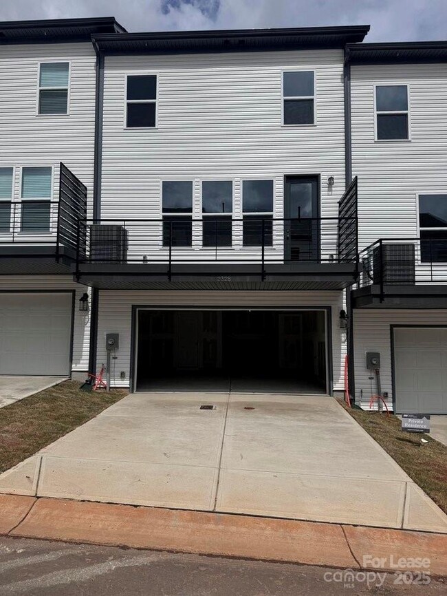 Building Photo - 2328 Donnelly Hls Ln