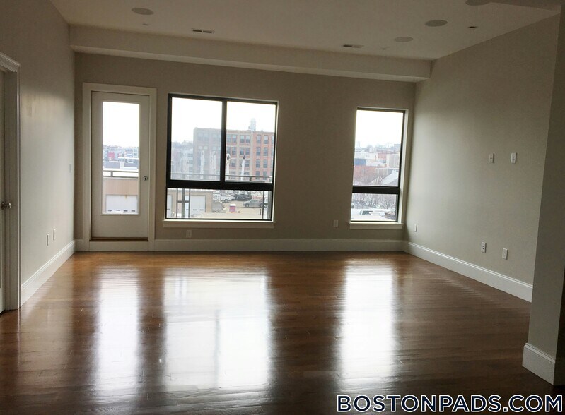 Building Photo - 339 D St