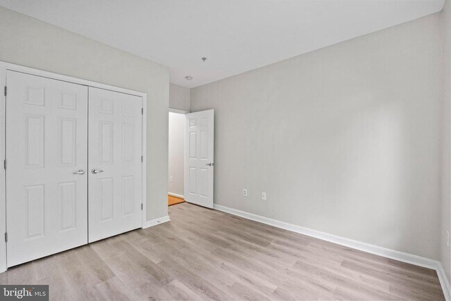 Building Photo - 801 S Greenbrier St