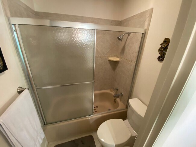 Building Photo - Family and pet friendly ANNUAL LEASE just ...