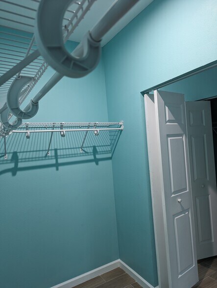 Building Photo - 2010 Seminole Blvd S