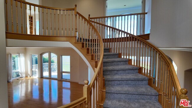 Building Photo - 8120 Billowvista Dr