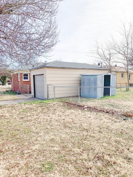 Building Photo - 4509 N Rockwell Ave