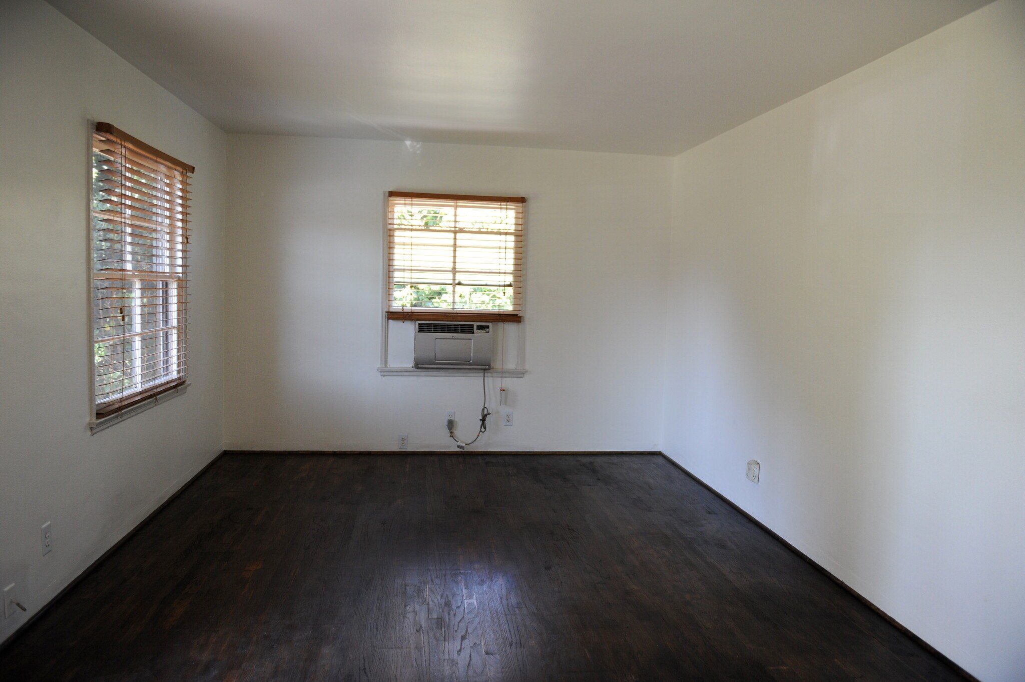 Building Photo - 5622 Hazeltine Ave