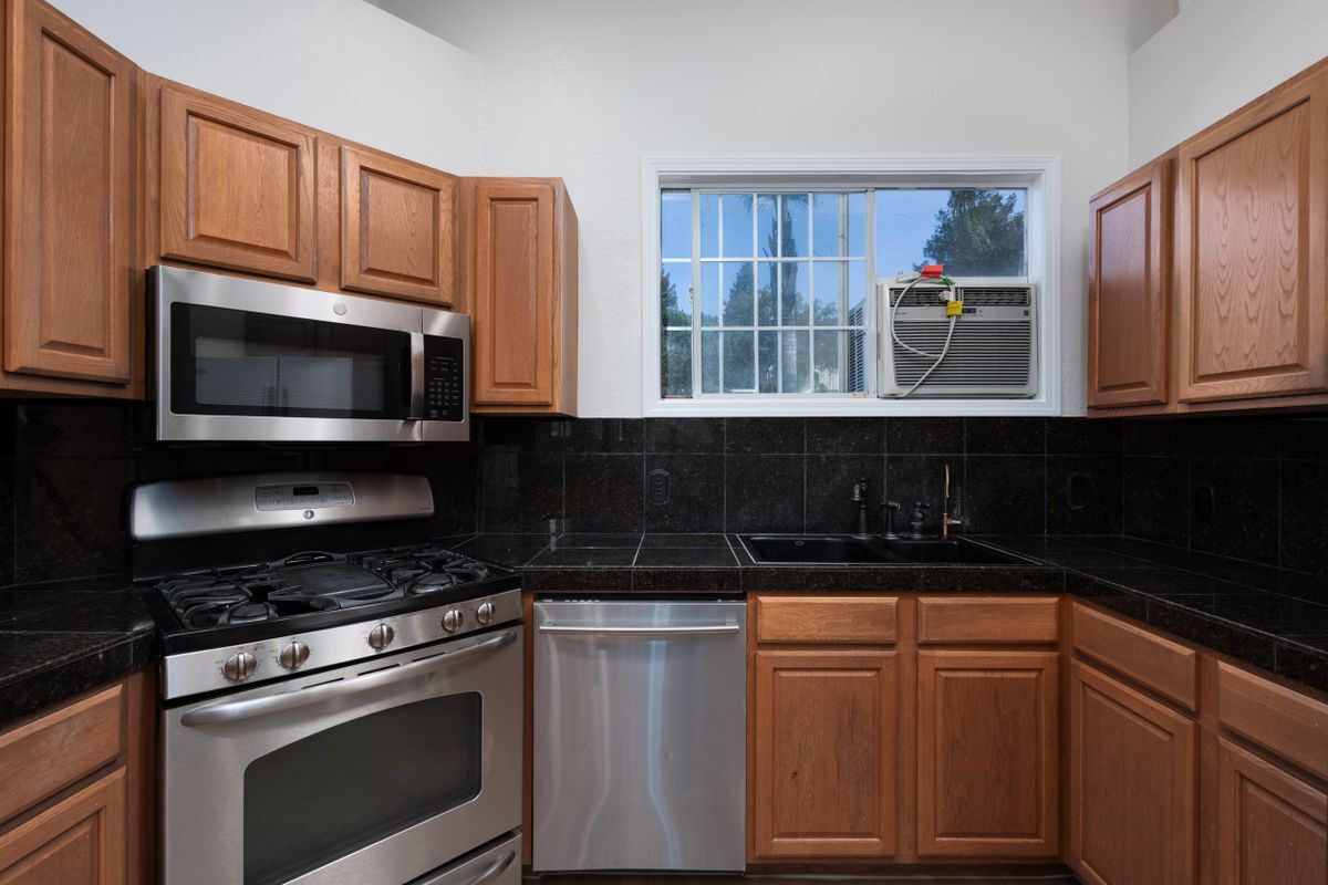 Building Photo - 988 Camino Caballo-