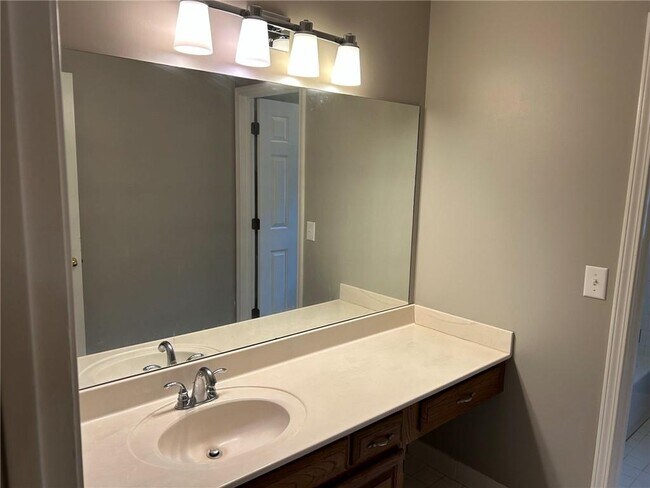 Building Photo - 490 Sherman Oaks Way