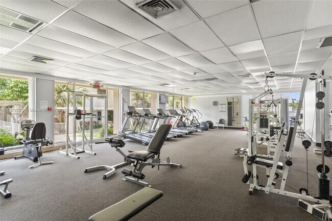 Building Photo - 300 Bayview Dr