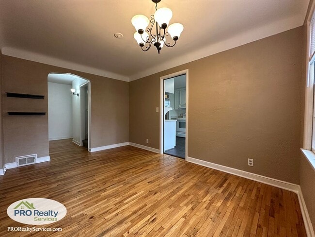 Building Photo - 3 Bedroom Home in St. Paul