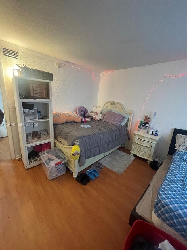 Building Photo - 4852 NW 9th Dr