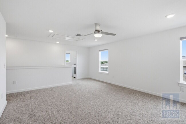 Building Photo - 10925 Tildon Ave