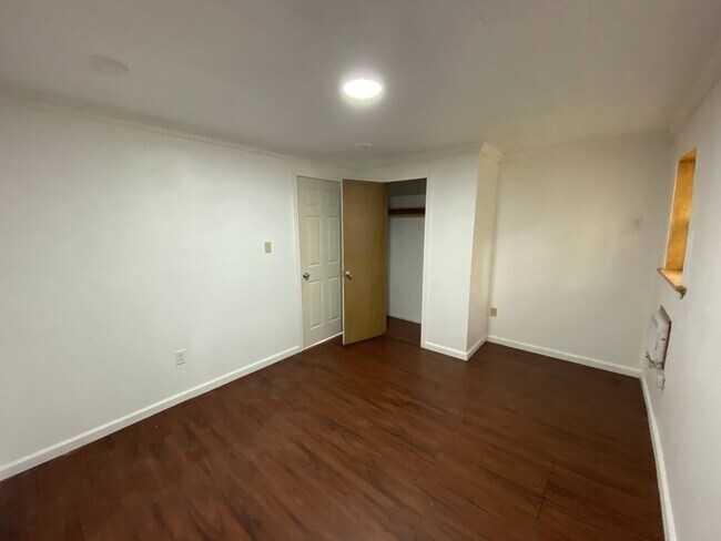 Building Photo - Chestnut Grove Village 17, 18, 19