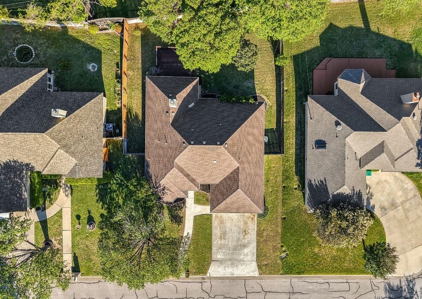 Building Photo - 1705 Lynx Cir