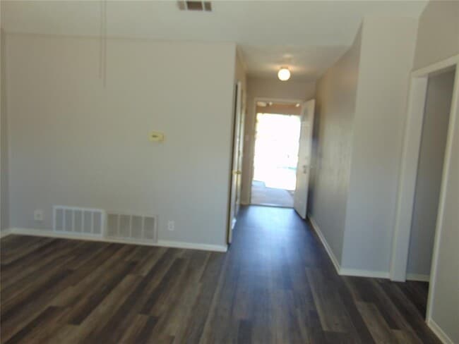 Building Photo - 317 Craigmont Dr