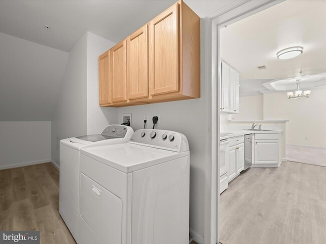 Building Photo - 10713 Symphony Way