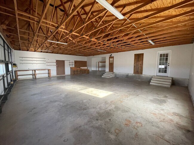 Building Photo - 552 Lawson Ln